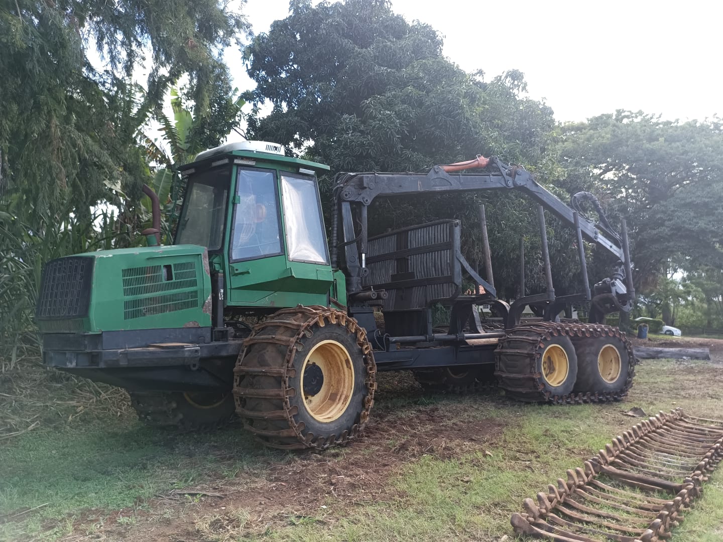 Forwarder John Deere 1410 com bombas do 1910